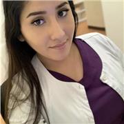 Profesora de inglés imparte clases a todas las edades